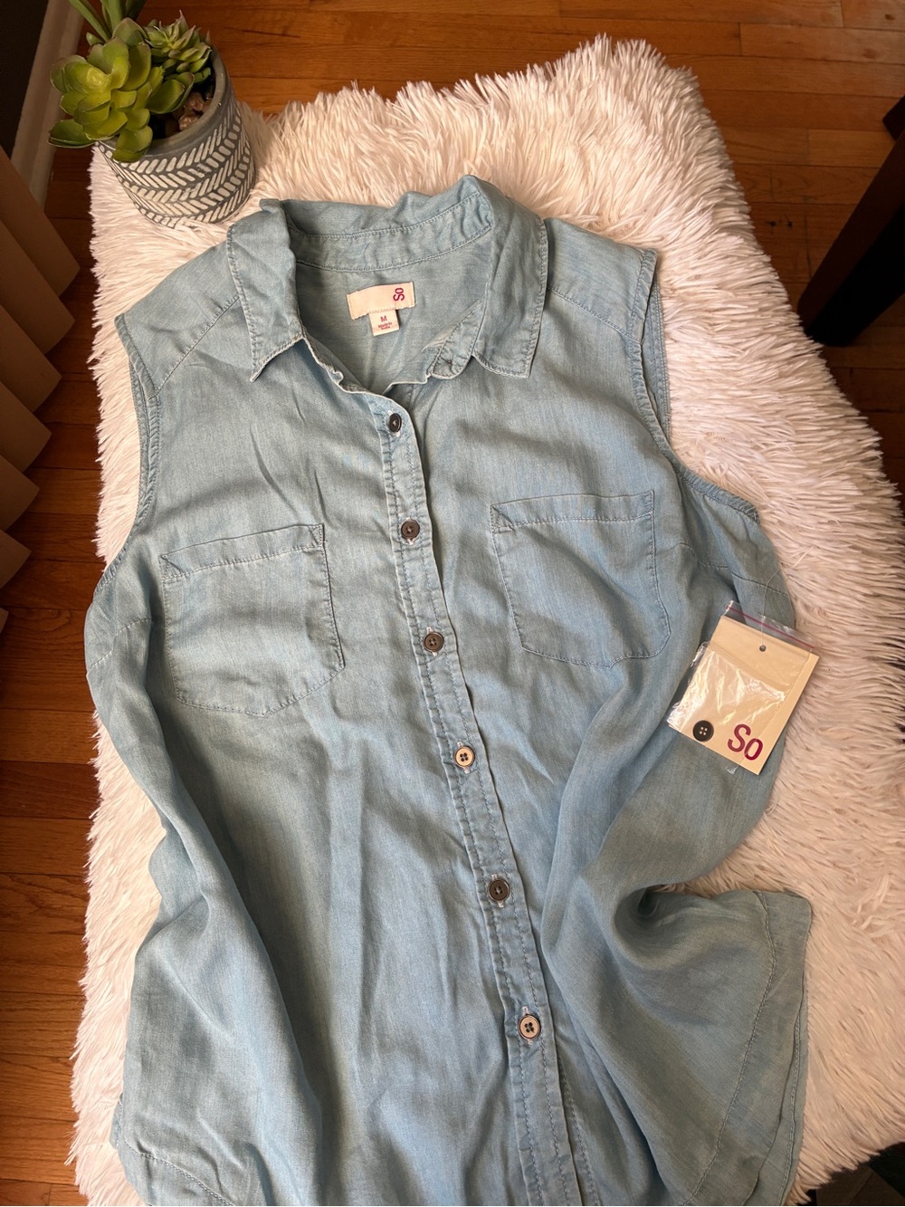 SO Sleeveless Chambray Button-Front Shirt 🩵